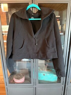 Lululemon Black Scuba Crop Pullover